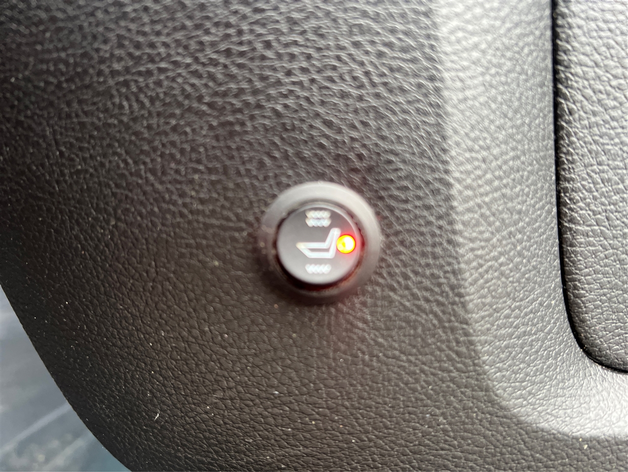 RAM 1500 SLT Crew Cab SWB 4WD 2015