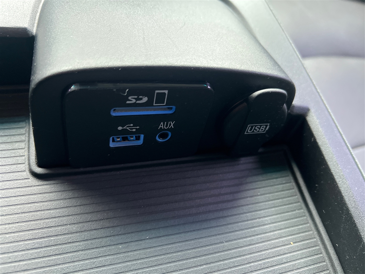 RAM 1500 SLT Crew Cab SWB 4WD 2015