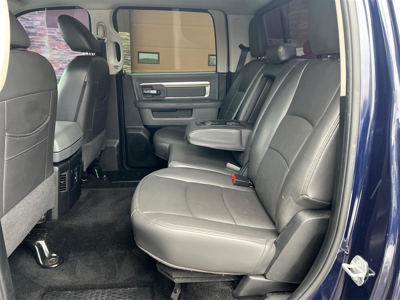 RAM 1500 4WD Crew Cab 140.5" Big Horn 2015