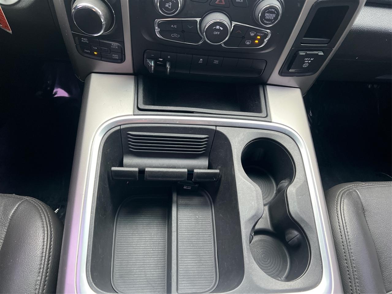 RAM 1500 4WD Crew Cab 140.5" Big Horn 2015
