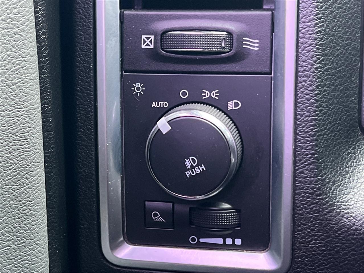 RAM 1500 4WD Crew Cab 140.5" Big Horn 2015