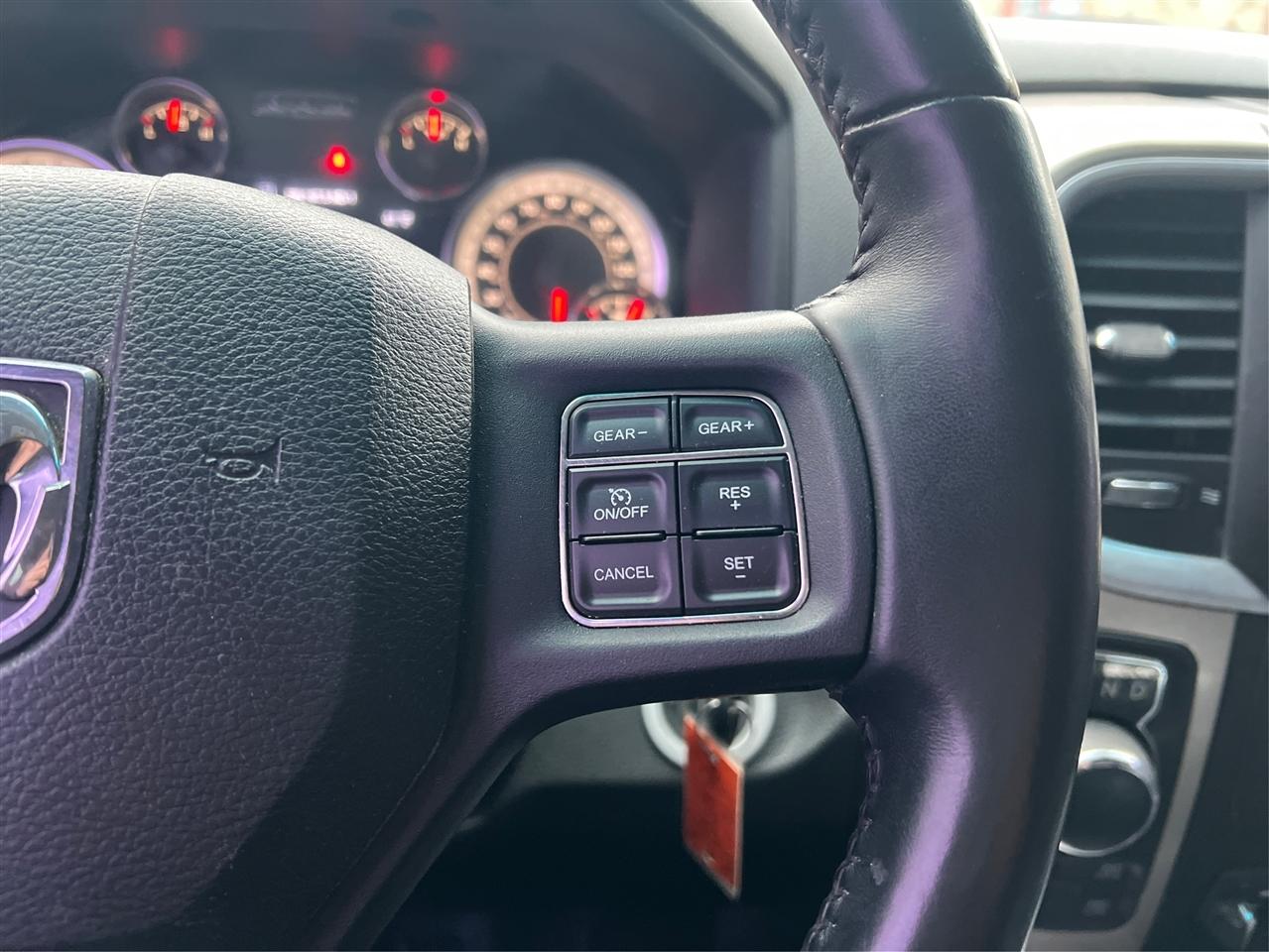 RAM 1500 4WD Crew Cab 140.5" Big Horn 2015