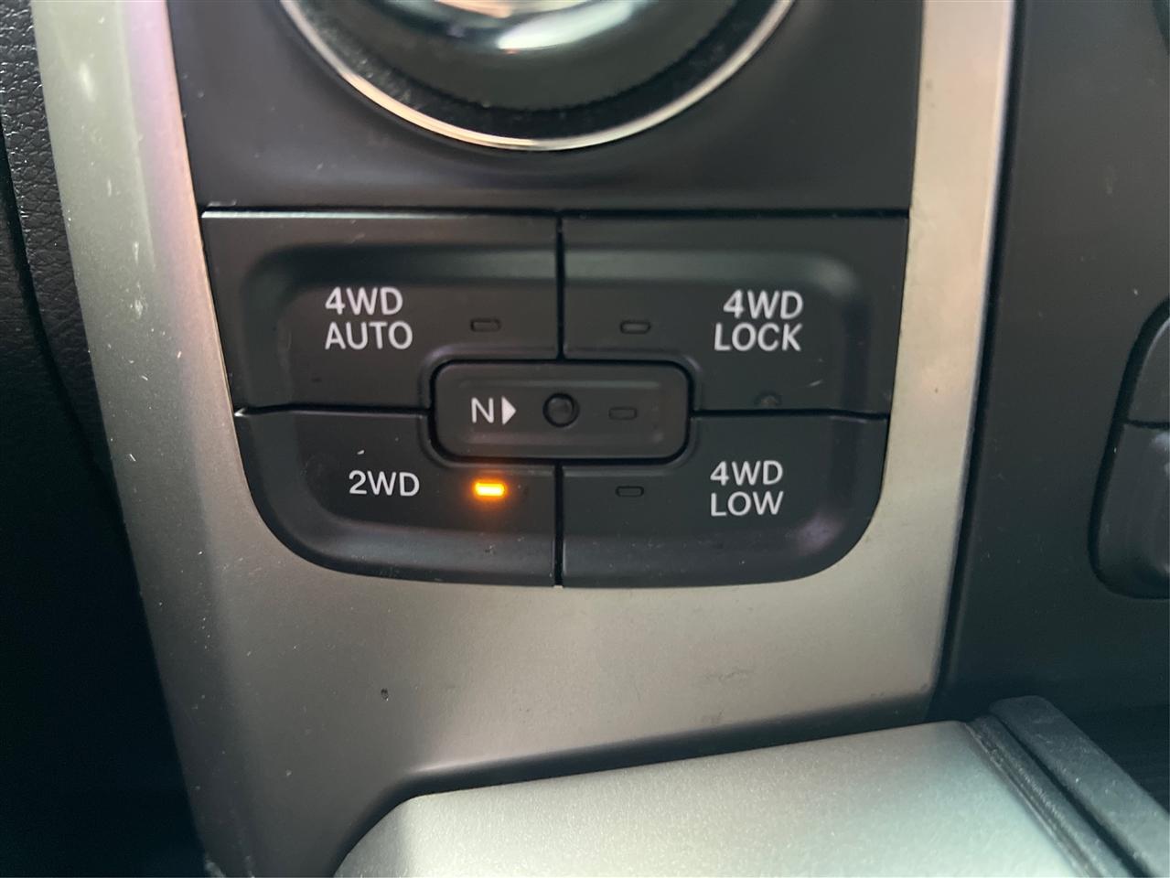 RAM 1500 4WD Crew Cab 140.5" Big Horn 2015