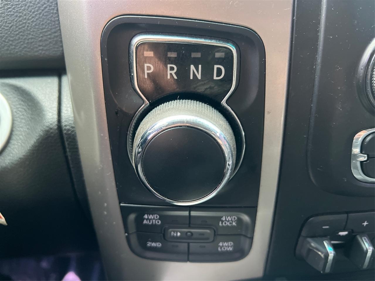 RAM 1500 4WD Crew Cab 140.5" Big Horn 2015