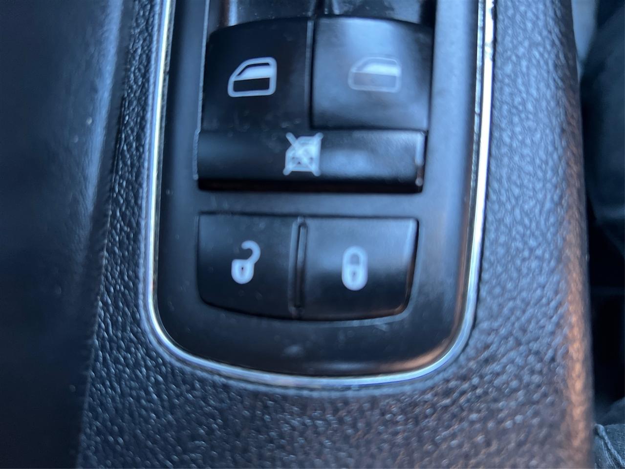 Chrysler 300 4dr Sdn 300S AWD 2014