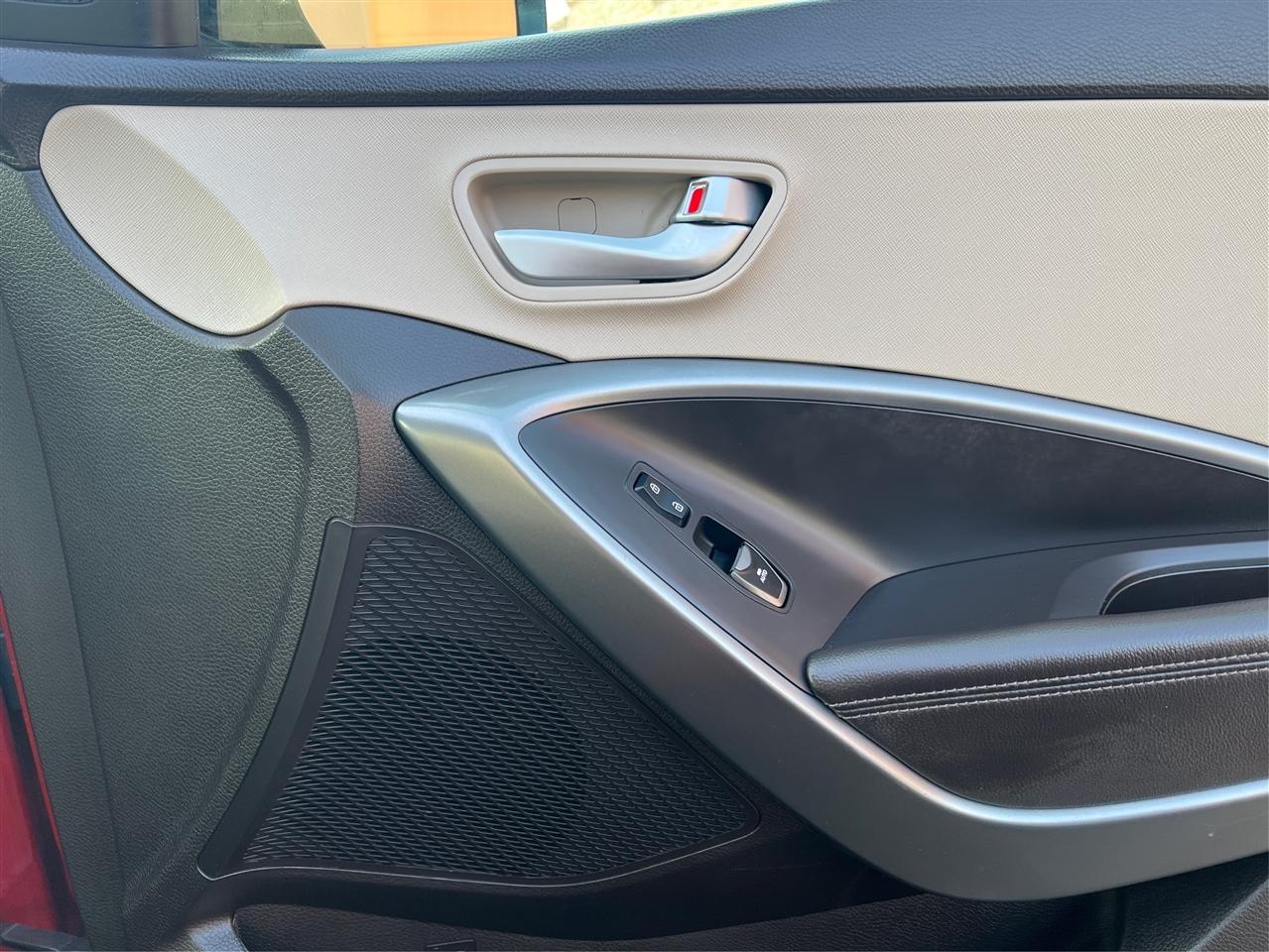 Hyundai Santa Fe AWD 4dr SE 2016