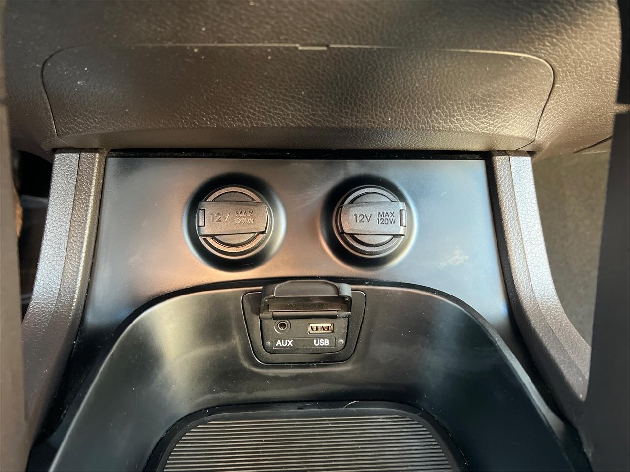 Hyundai Santa Fe AWD 4dr SE 2016