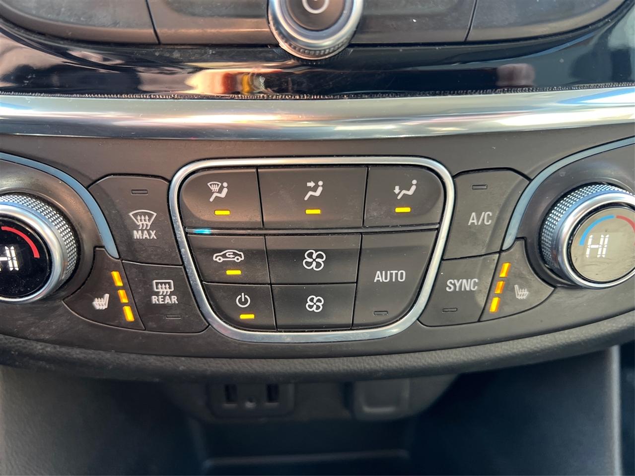 Chevrolet Traverse AWD 4dr LT Cloth w/1LT 2018