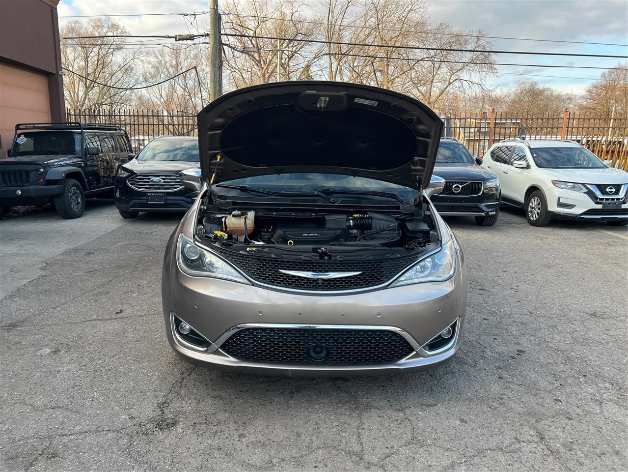 Chrysler Pacifica Limited FWD 2018