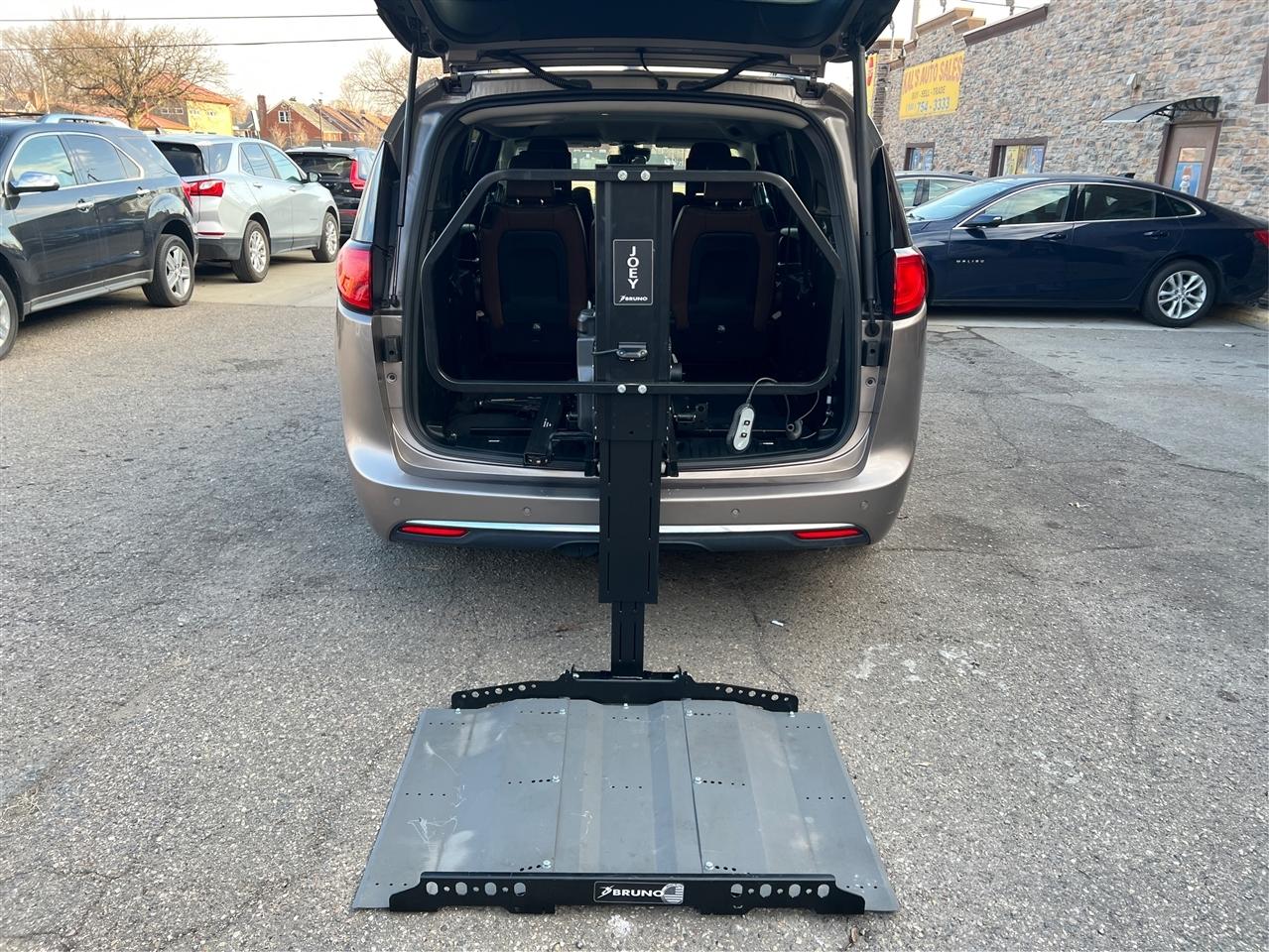 Chrysler Pacifica Limited FWD 2018