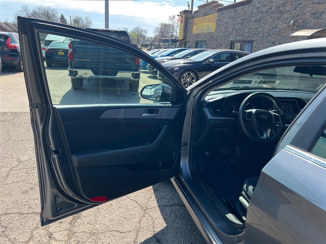 Hyundai Sonata SE 2.4L 2019