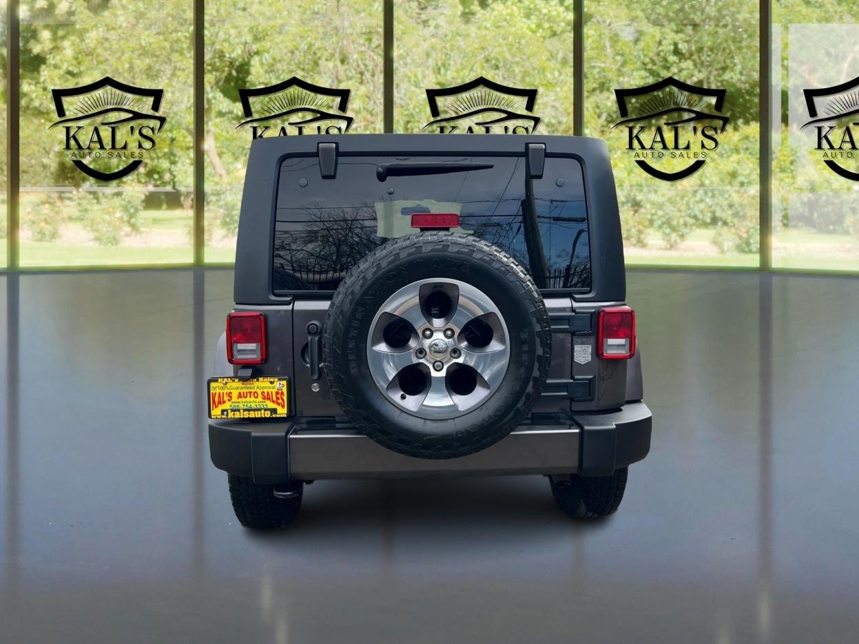 Jeep Wrangler Unlimited 4WD 4dr Sahara 2016