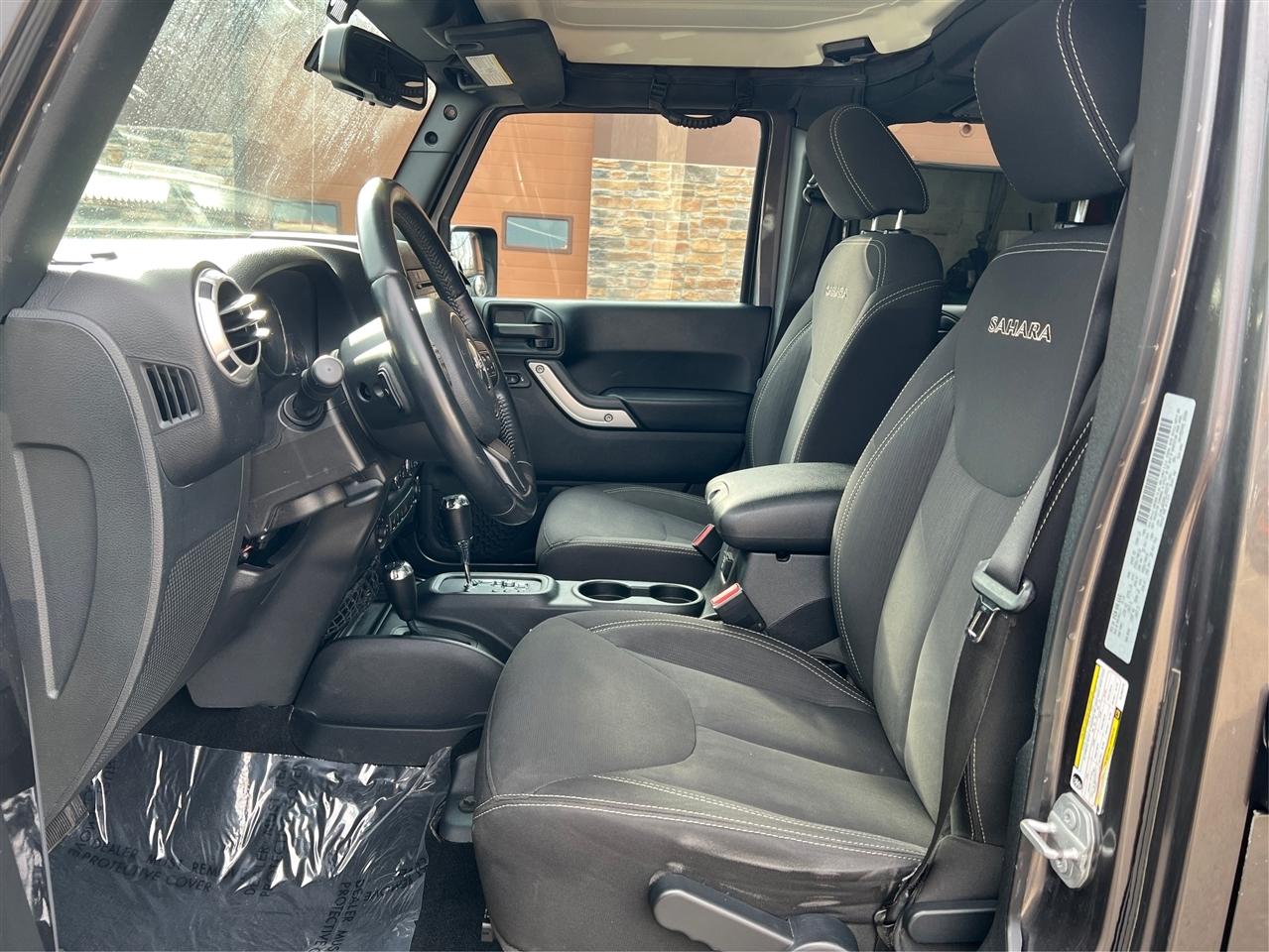 Jeep Wrangler Unlimited 4WD 4dr Sahara 2016