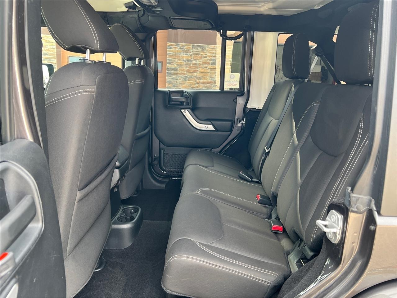 Jeep Wrangler Unlimited 4WD 4dr Sahara 2016