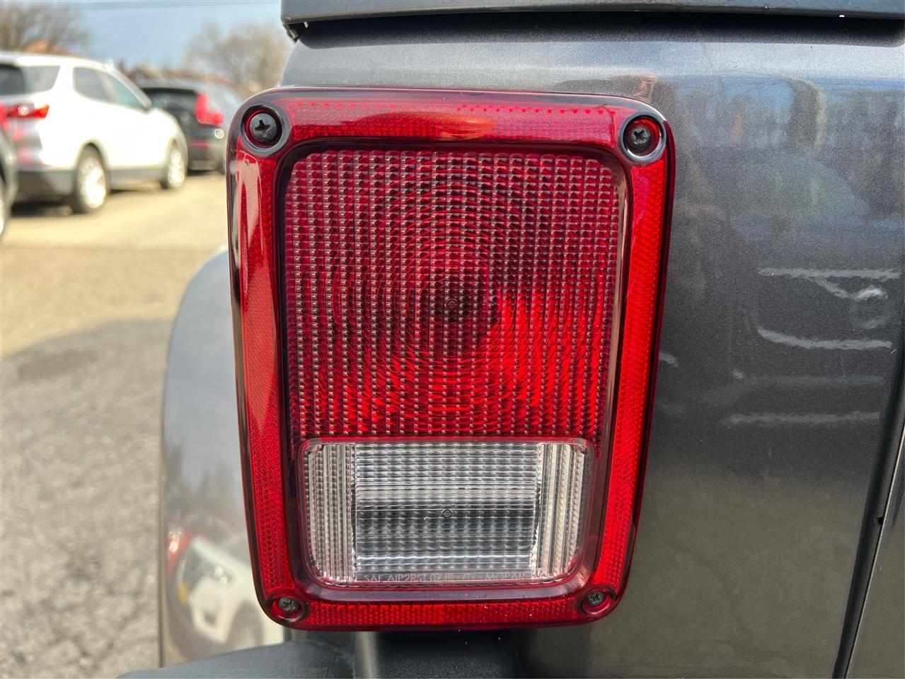 Jeep Wrangler Unlimited 4WD 4dr Sahara 2016