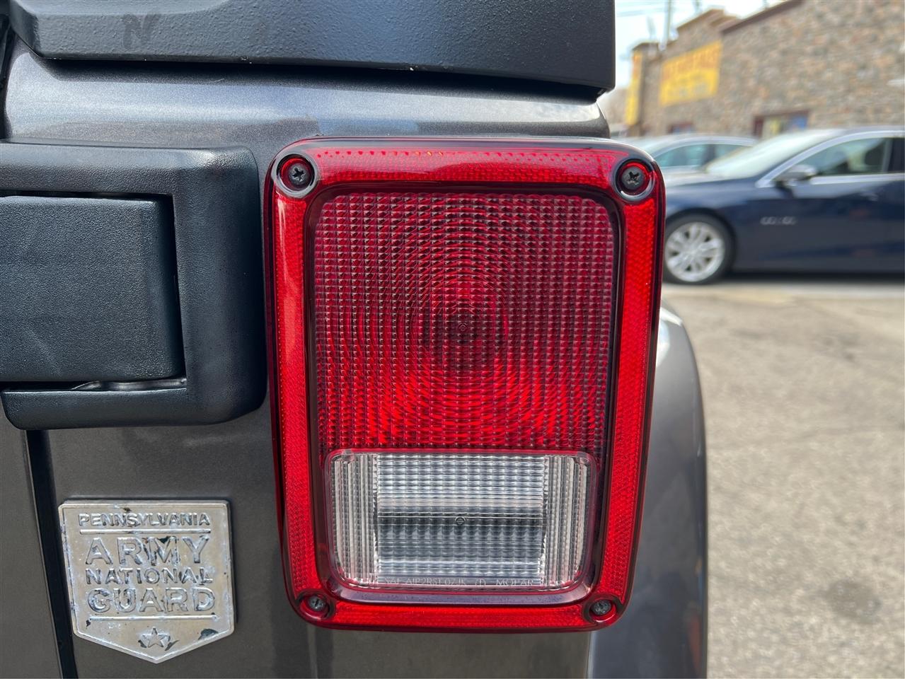 Jeep Wrangler Unlimited 4WD 4dr Sahara 2016