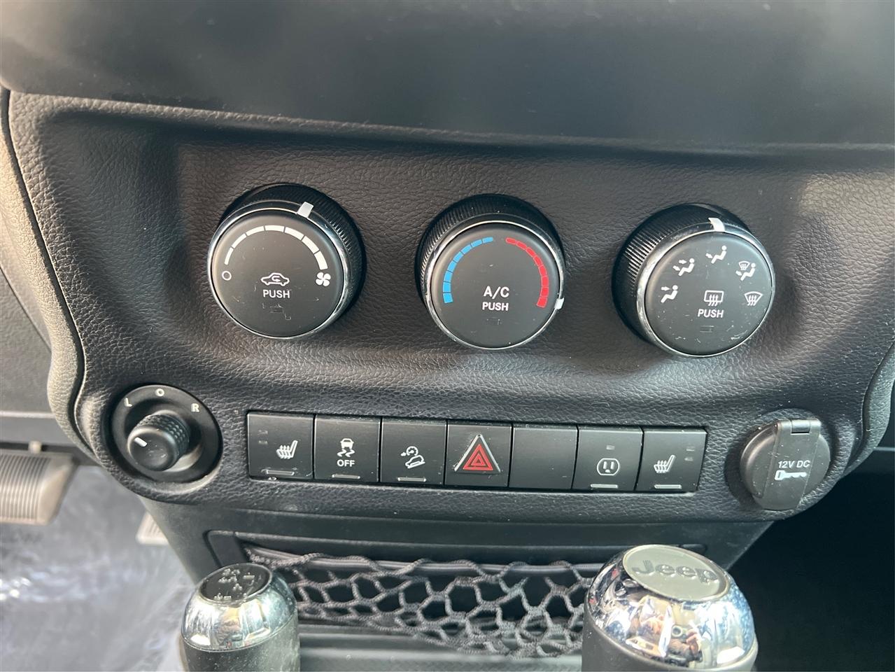 Jeep Wrangler Unlimited 4WD 4dr Sahara 2016