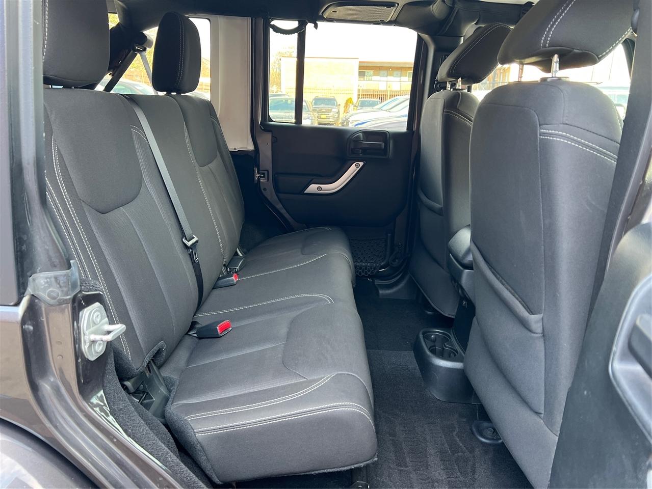 Jeep Wrangler Unlimited 4WD 4dr Sahara 2016