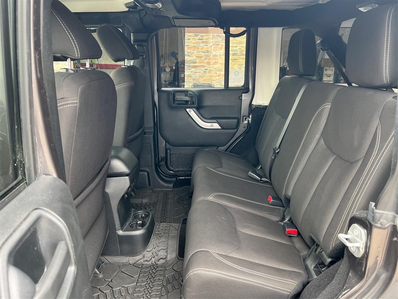 Jeep Wrangler Unlimited 4WD 4dr Sahara 2016