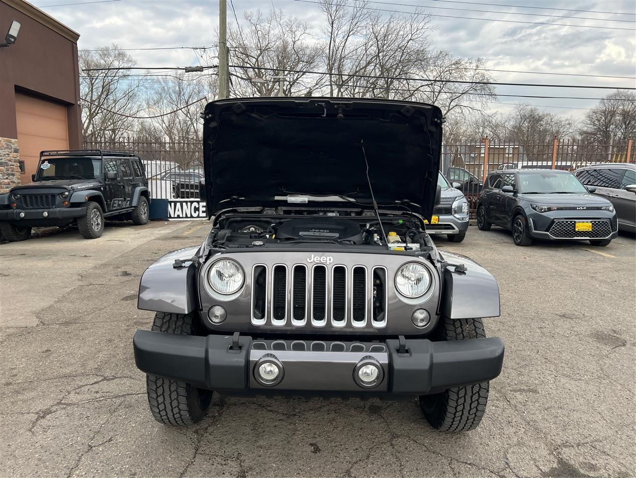 Jeep Wrangler Unlimited 4WD 4dr Sahara 2016