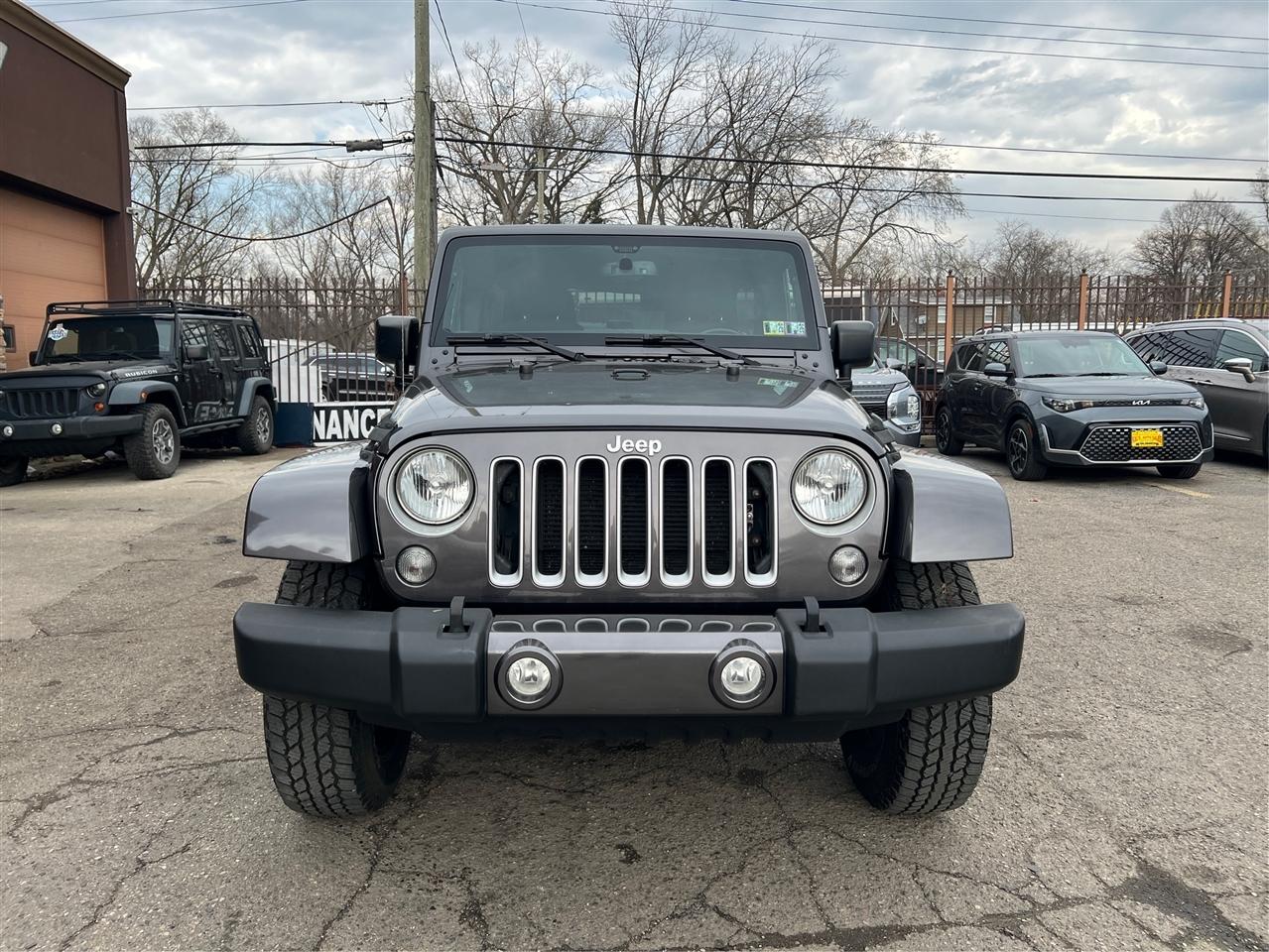 Jeep Wrangler Unlimited 4WD 4dr Sahara 2016