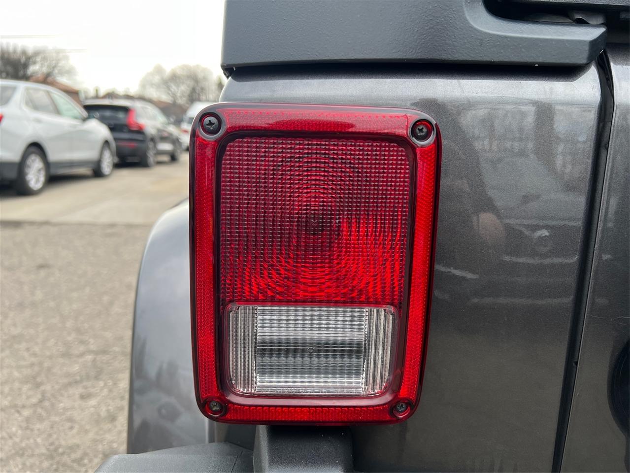 Jeep Wrangler Unlimited 4WD 4dr Sahara 2016