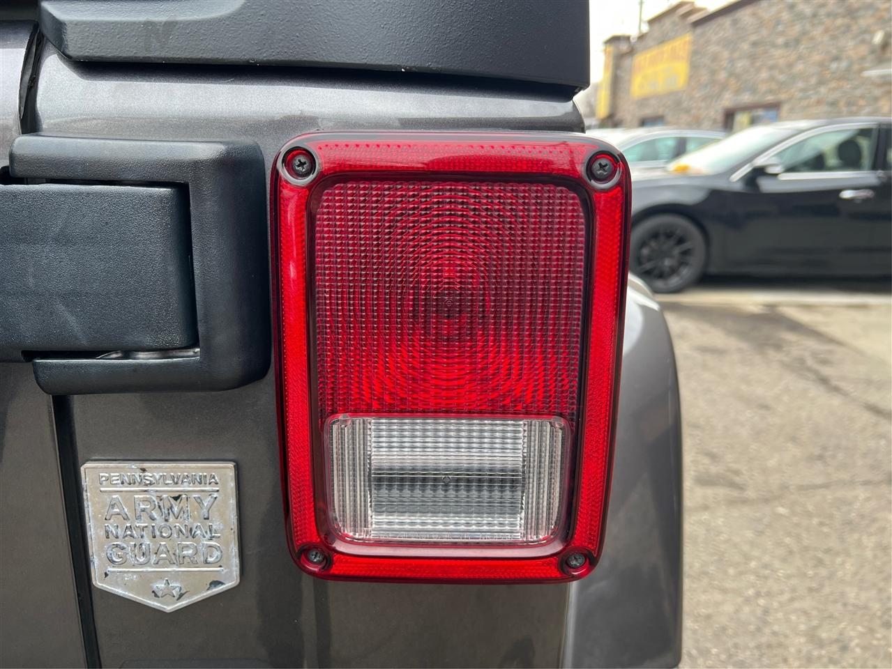 Jeep Wrangler Unlimited 4WD 4dr Sahara 2016