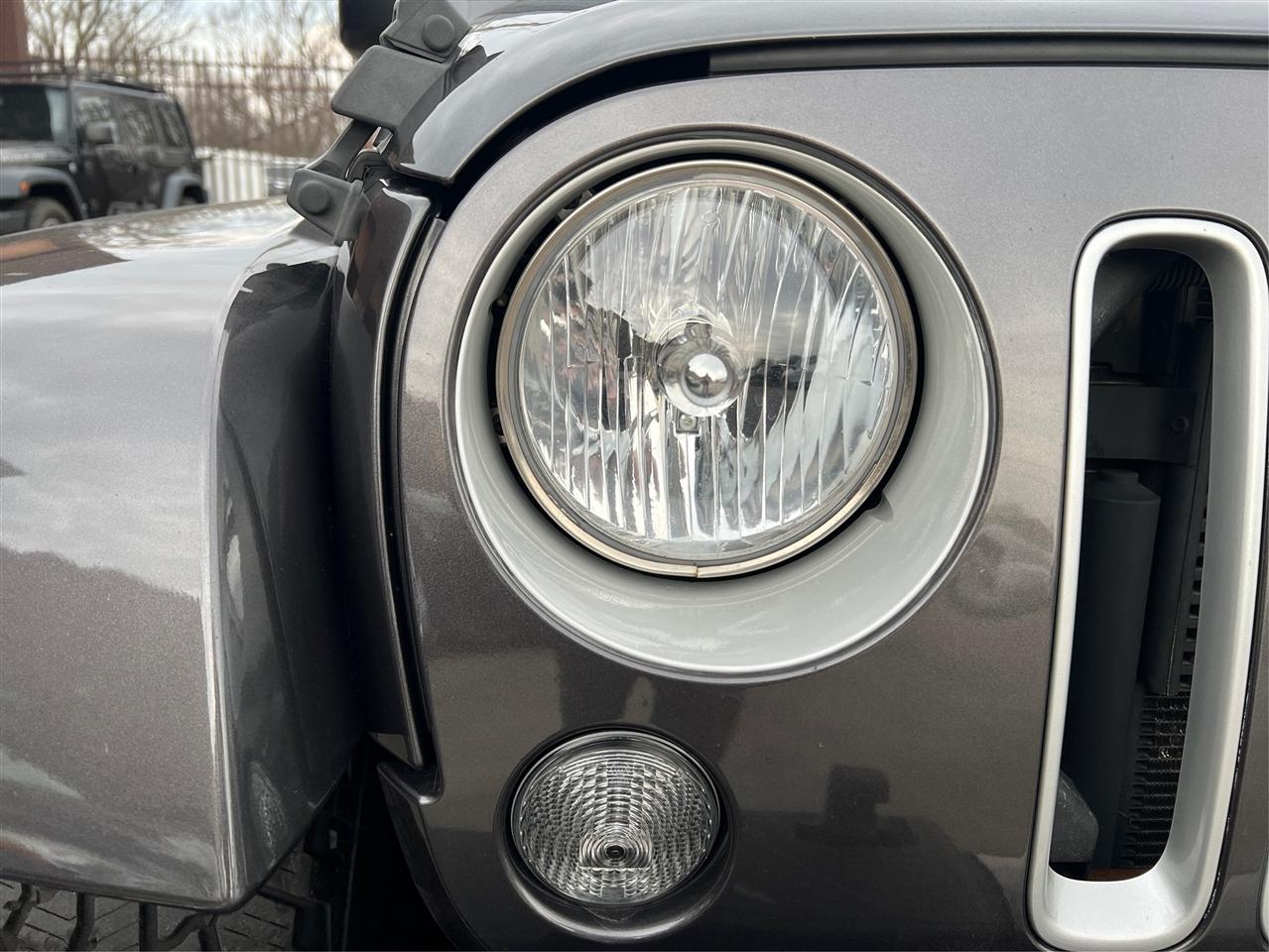 Jeep Wrangler Unlimited 4WD 4dr Sahara 2016