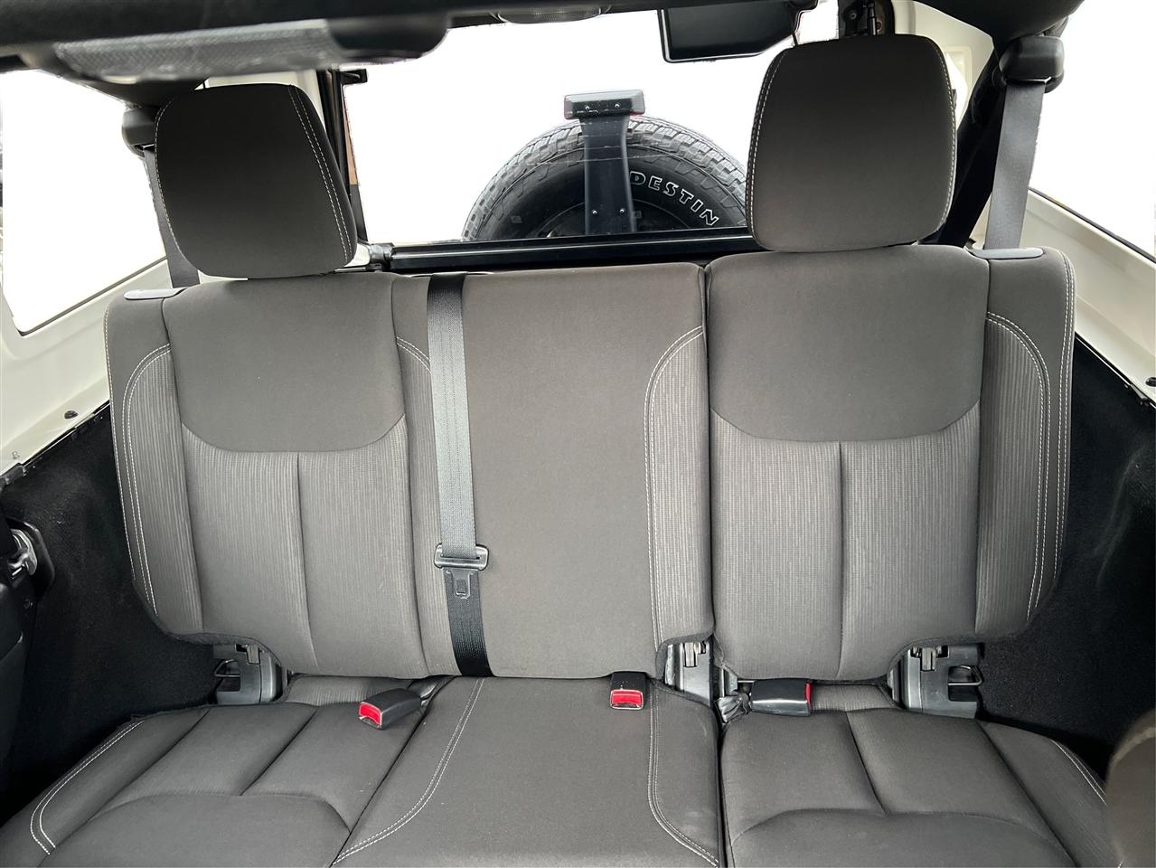 Jeep Wrangler Unlimited 4WD 4dr Sahara 2016