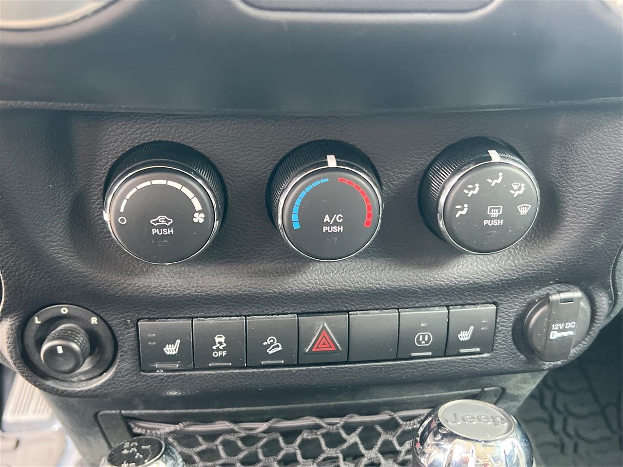 Jeep Wrangler Unlimited 4WD 4dr Sahara 2016