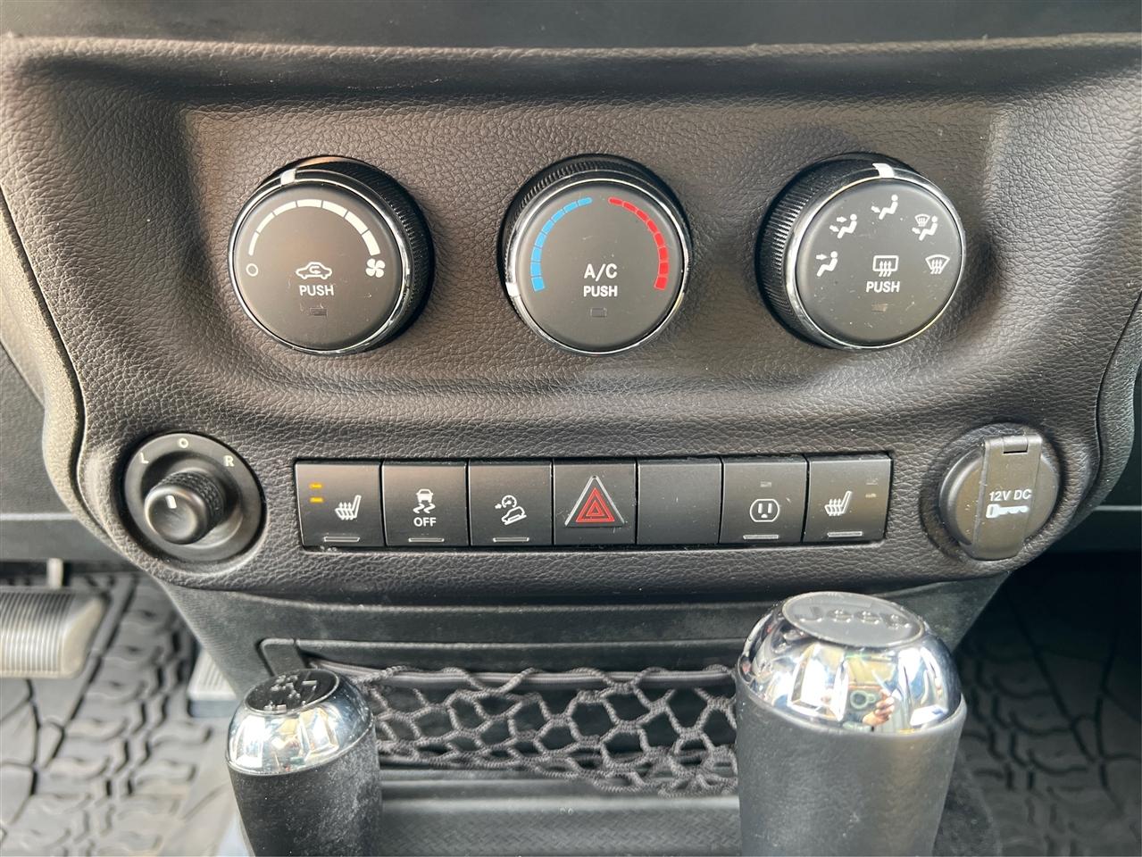 Jeep Wrangler Unlimited 4WD 4dr Sahara 2016