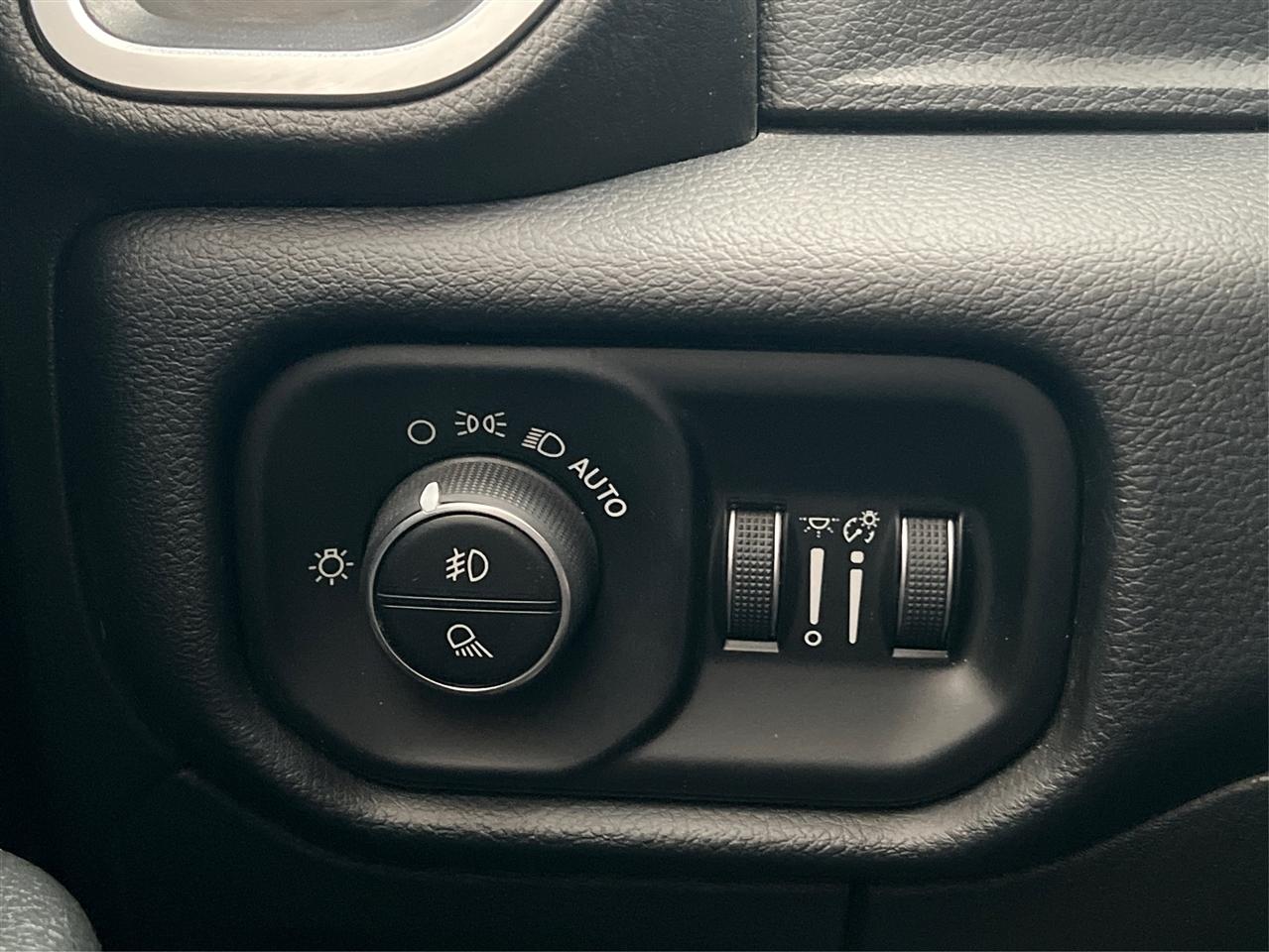 RAM 1500 Big Horn/Lone Star 4x4 Crew Cab 5'7" Box 2019