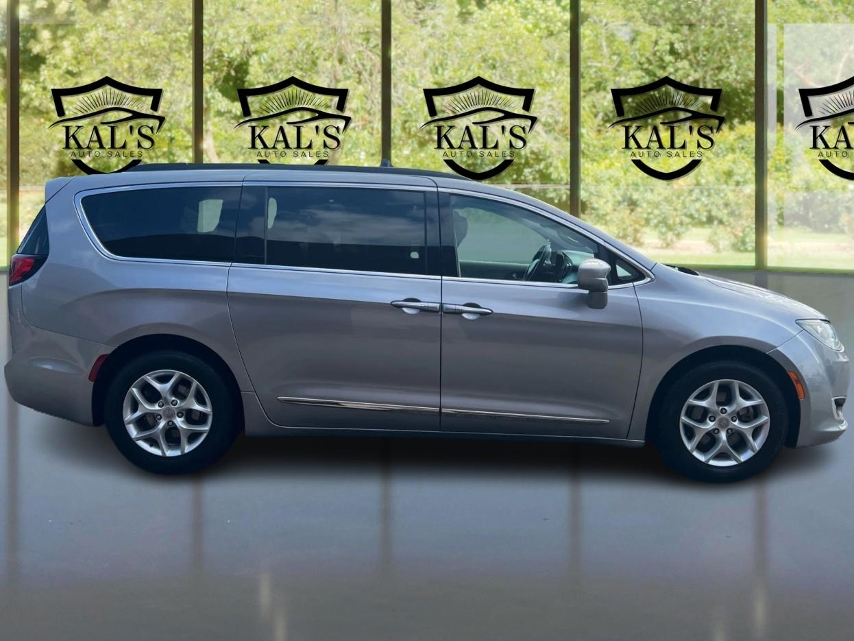 Chrysler Pacifica Touring-L FWD 2017