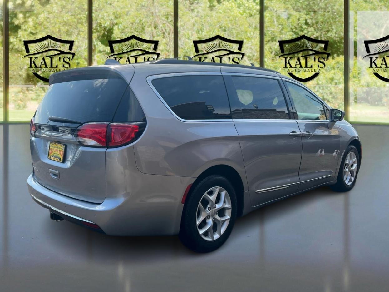 Chrysler Pacifica Touring-L FWD 2017