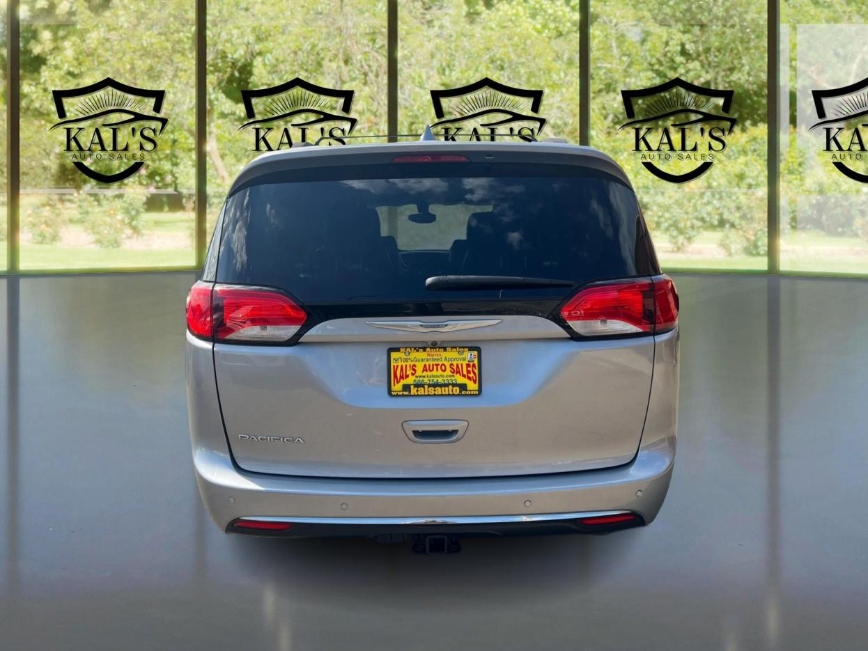 Chrysler Pacifica Touring-L FWD 2017