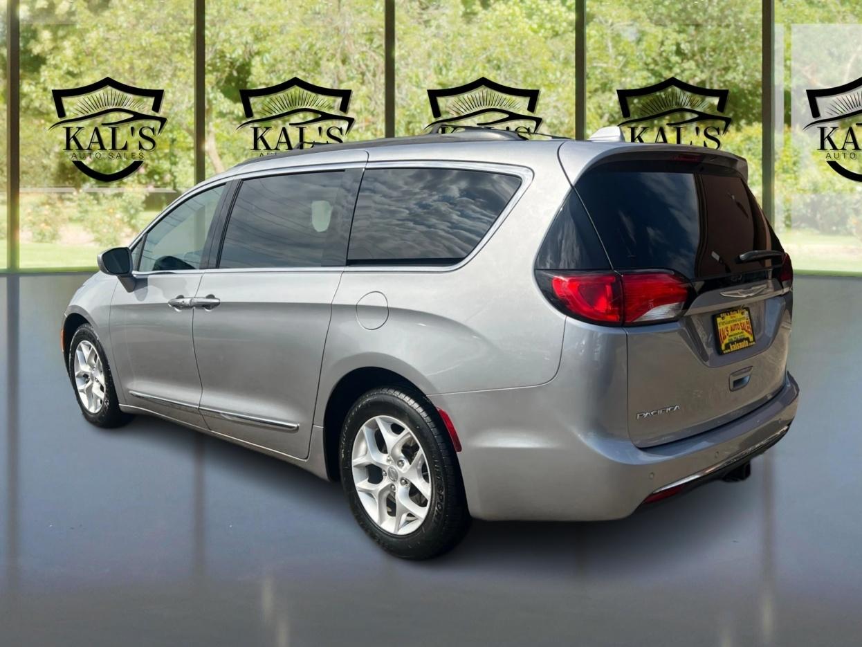 Chrysler Pacifica Touring-L FWD 2017