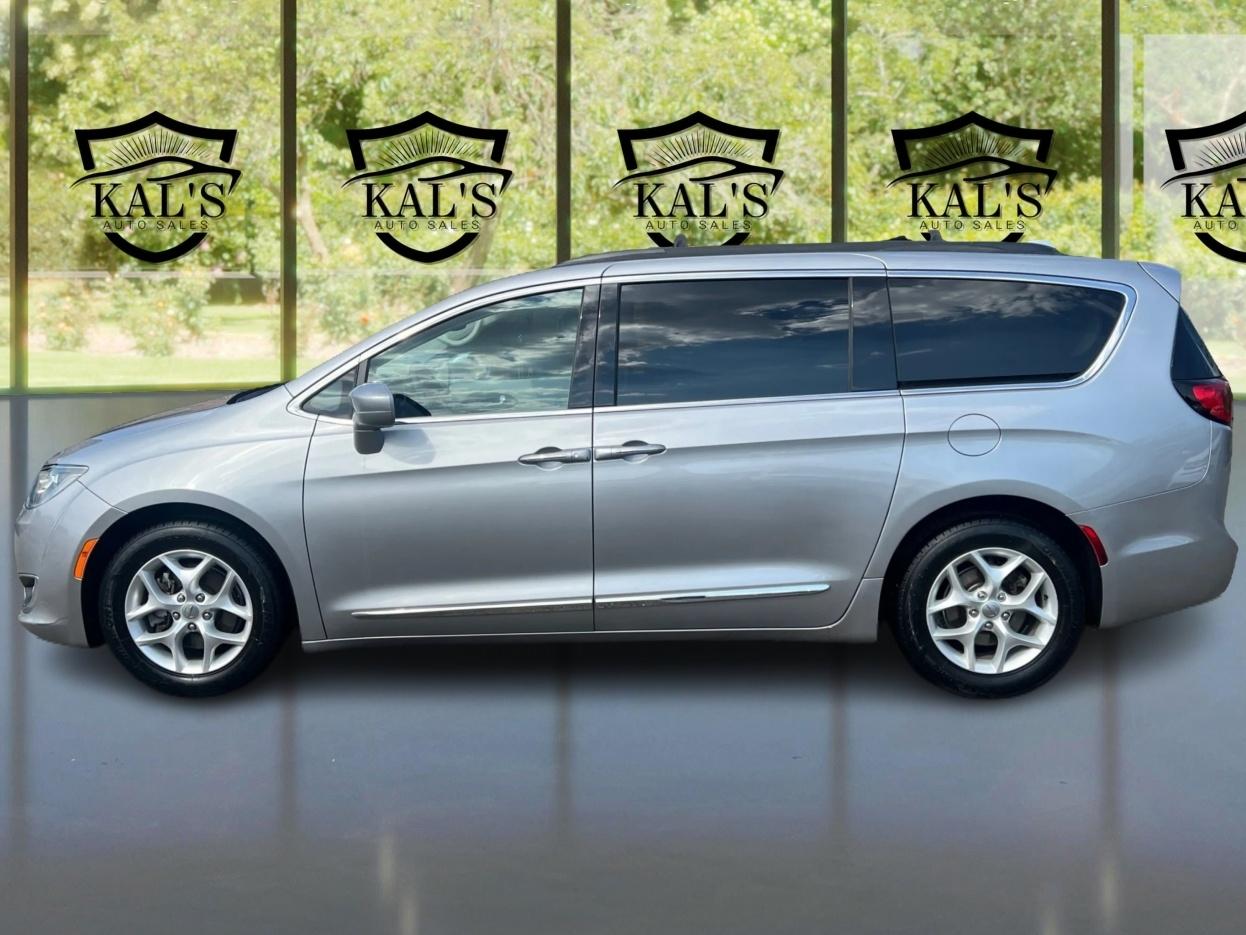 Chrysler Pacifica Touring-L FWD 2017