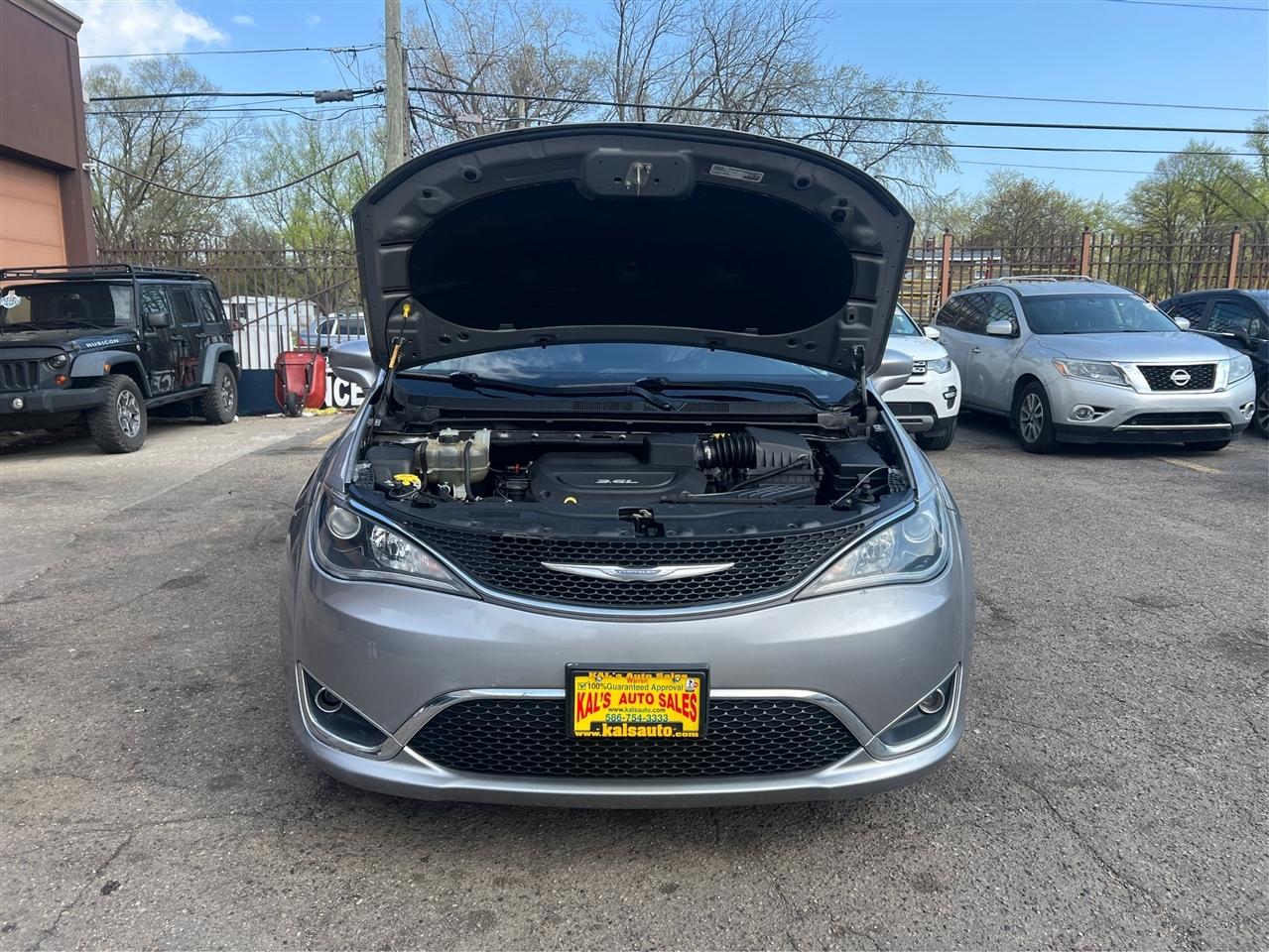 Chrysler Pacifica Touring-L FWD 2017