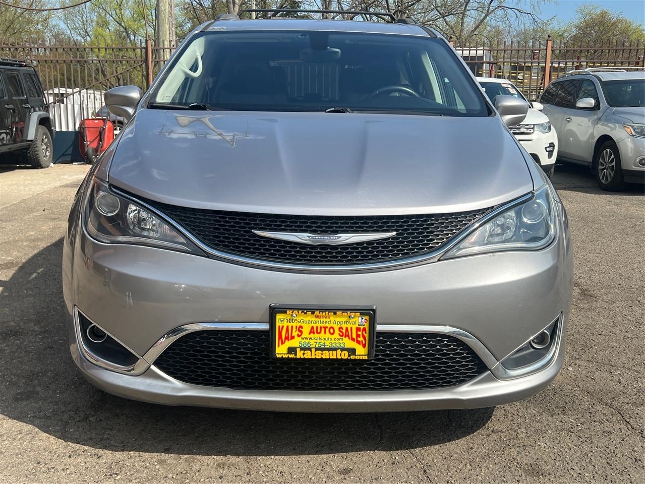 Chrysler Pacifica Touring-L FWD 2017