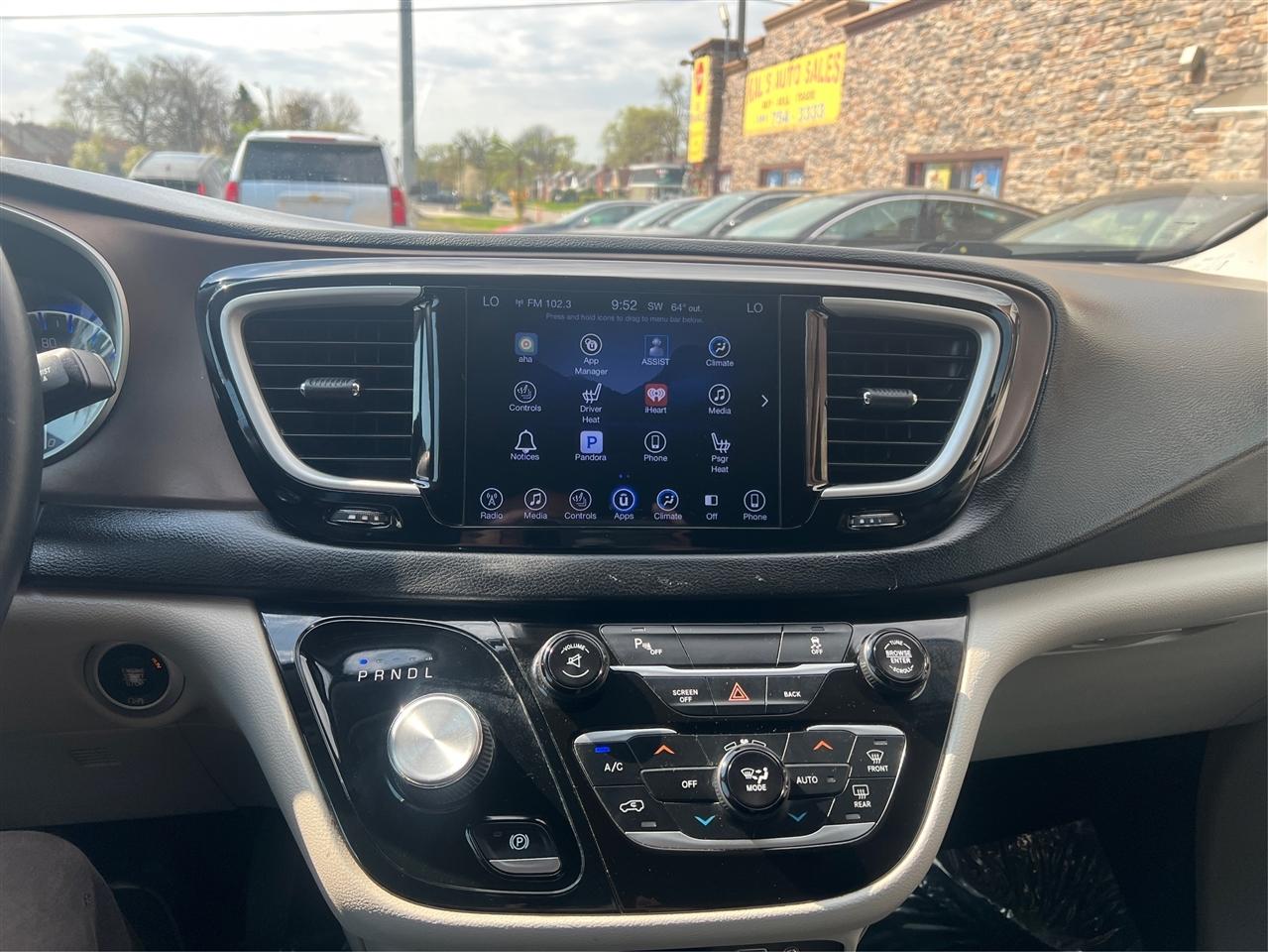 Chrysler Pacifica Touring-L FWD 2017