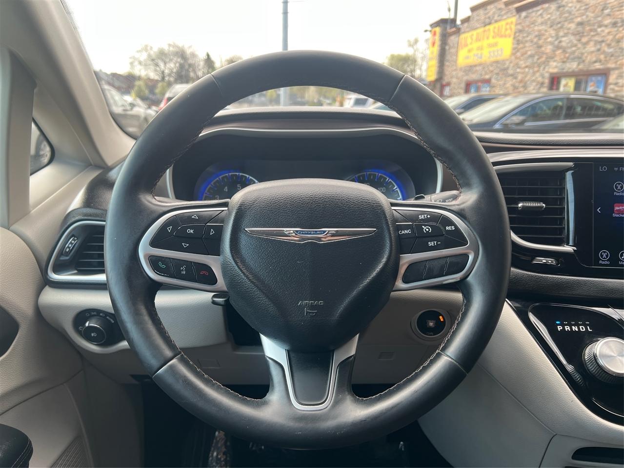 Chrysler Pacifica Touring-L FWD 2017