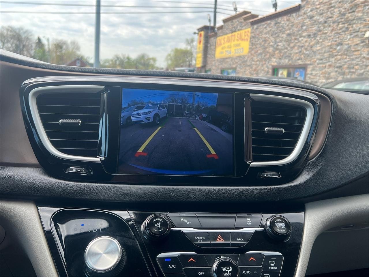 Chrysler Pacifica Touring-L FWD 2017