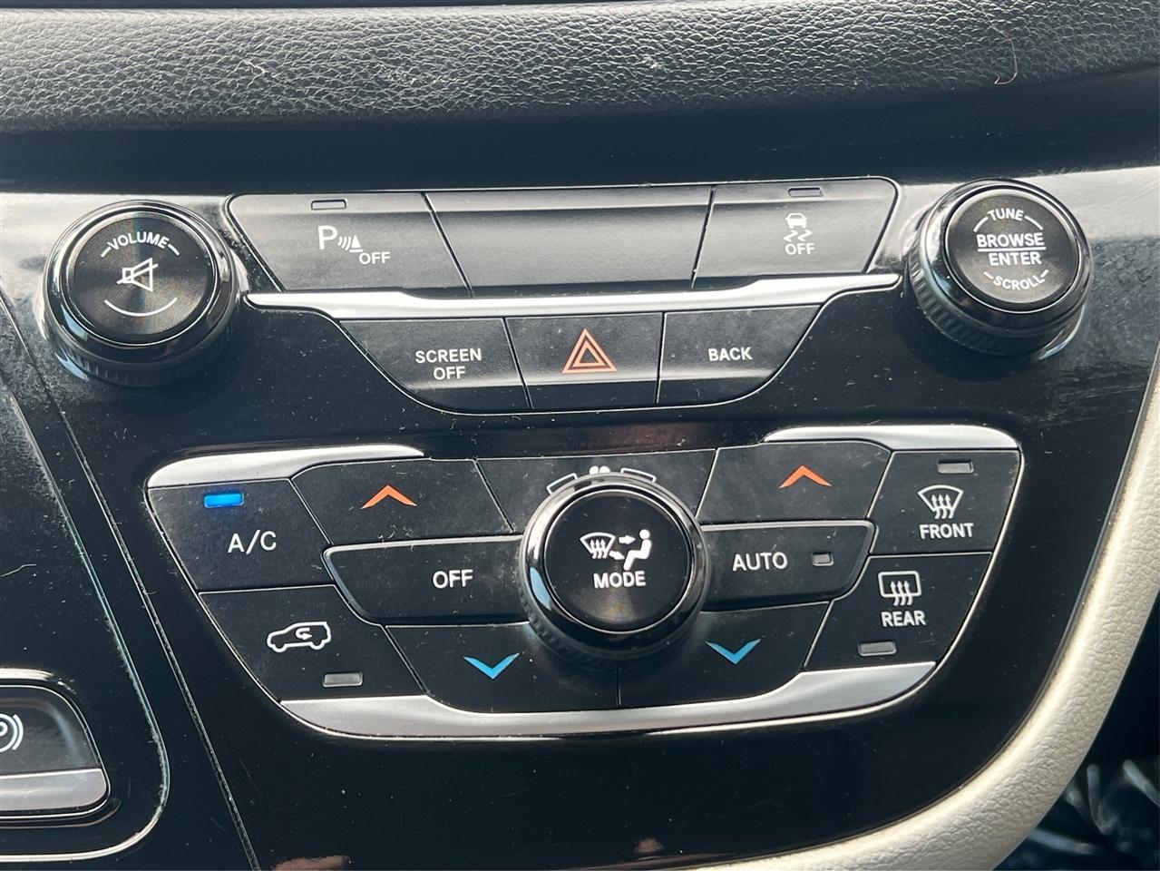Chrysler Pacifica Touring-L FWD 2017