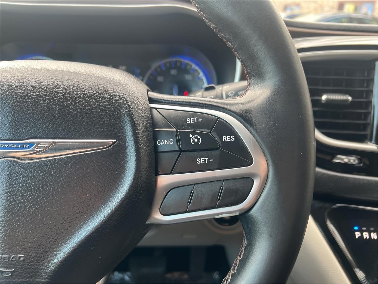 Chrysler Pacifica Touring-L FWD 2017