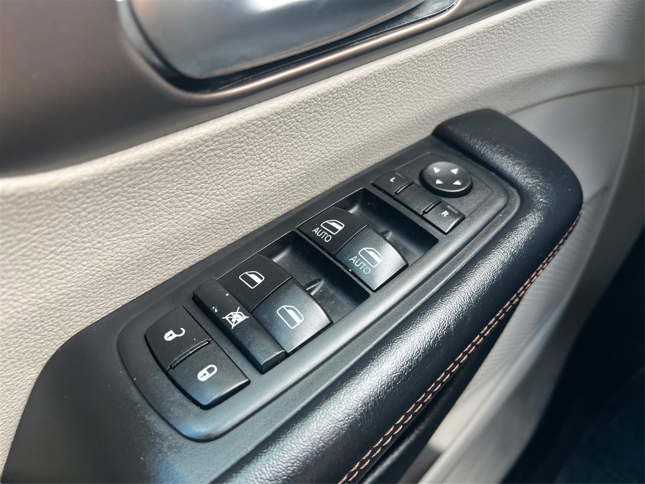 Chrysler Pacifica Touring-L FWD 2017