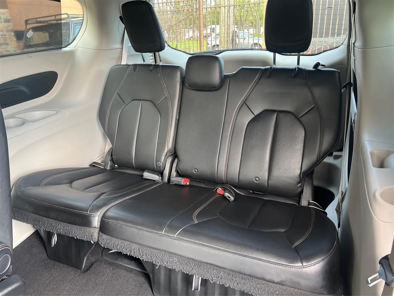 Chrysler Pacifica Touring-L FWD 2017
