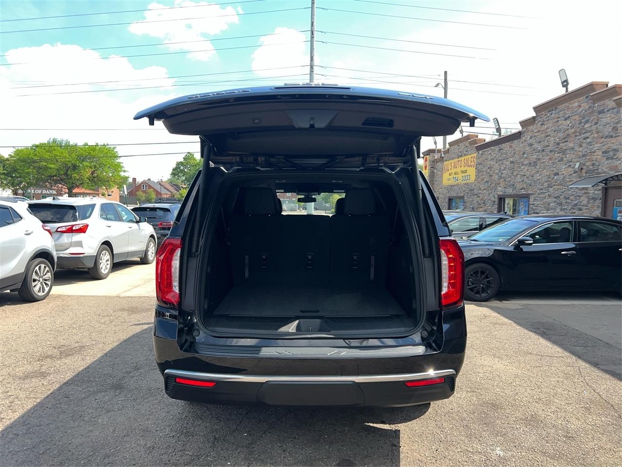 GMC Yukon XL 4WD 4dr SLT 2022