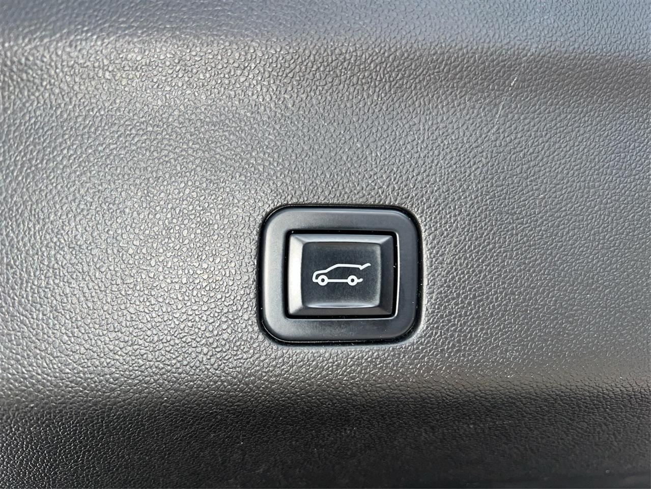 GMC Yukon XL 4WD 4dr SLT 2022