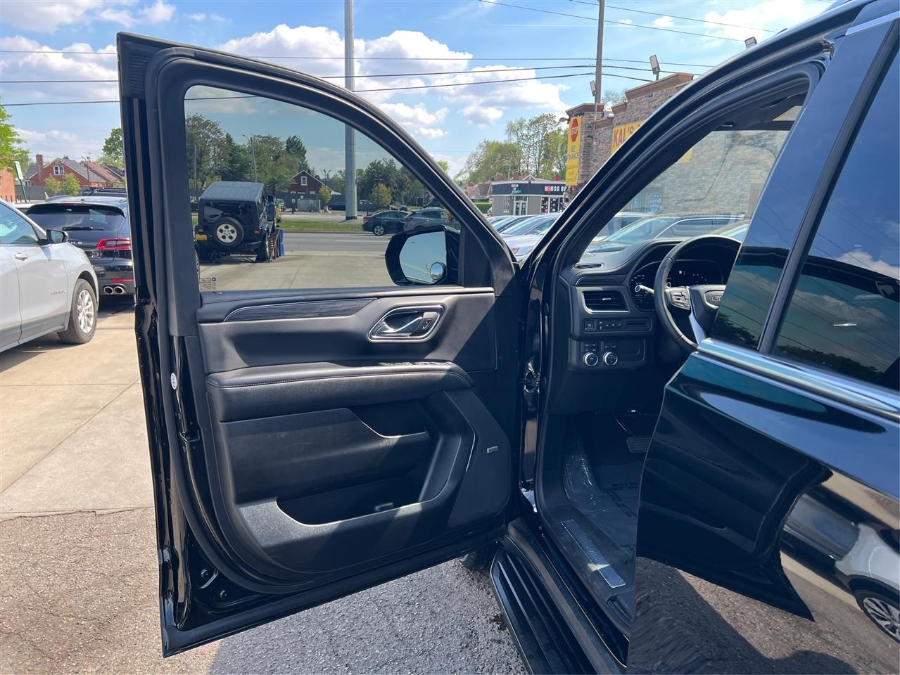 GMC Yukon XL 4WD 4dr SLT 2022