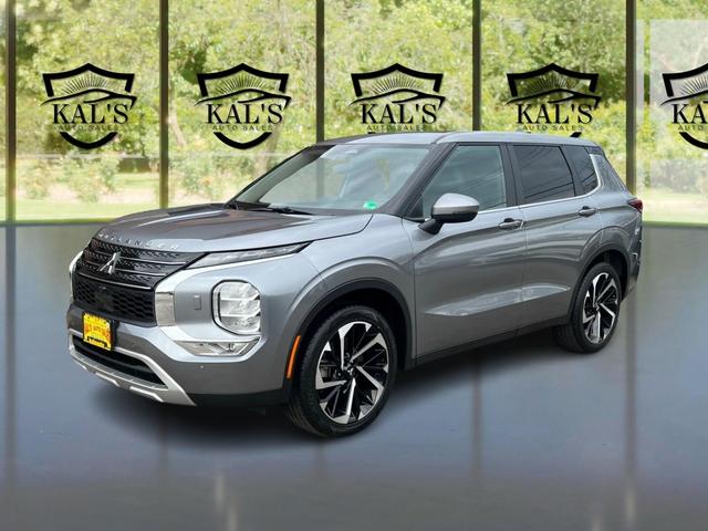 Gray 2024 Mitsubishi Outlander SUV / Crossover All-Wheel Drive Automatic